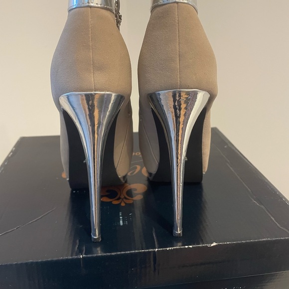 NWT Dereon ankle boots. Women’s 8. - Picture 4 of 7